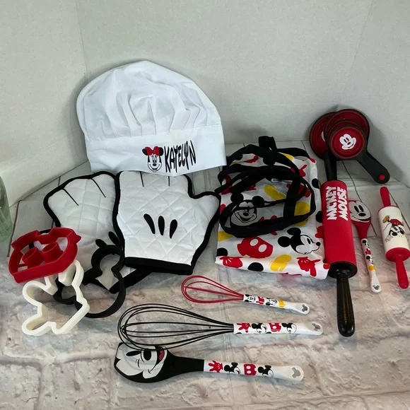 Disney Mickey Mouse Kitchen Ware Collection Apron Timer Mittens Baking Cookies - Picture 8 of 10